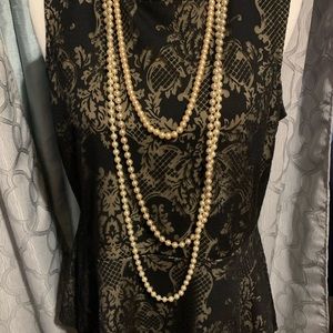 Pelum top. Black with light brown inside print.